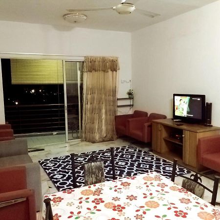 Homestay Haizal Telok Kemang Порт-Диксон Экстерьер фото